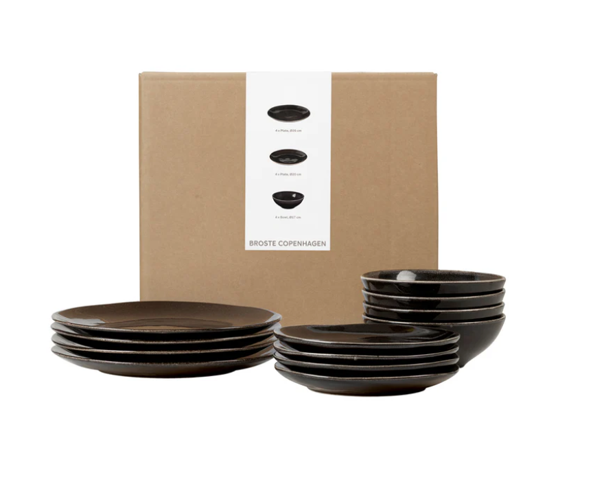 The Kolvarr Dinner Set