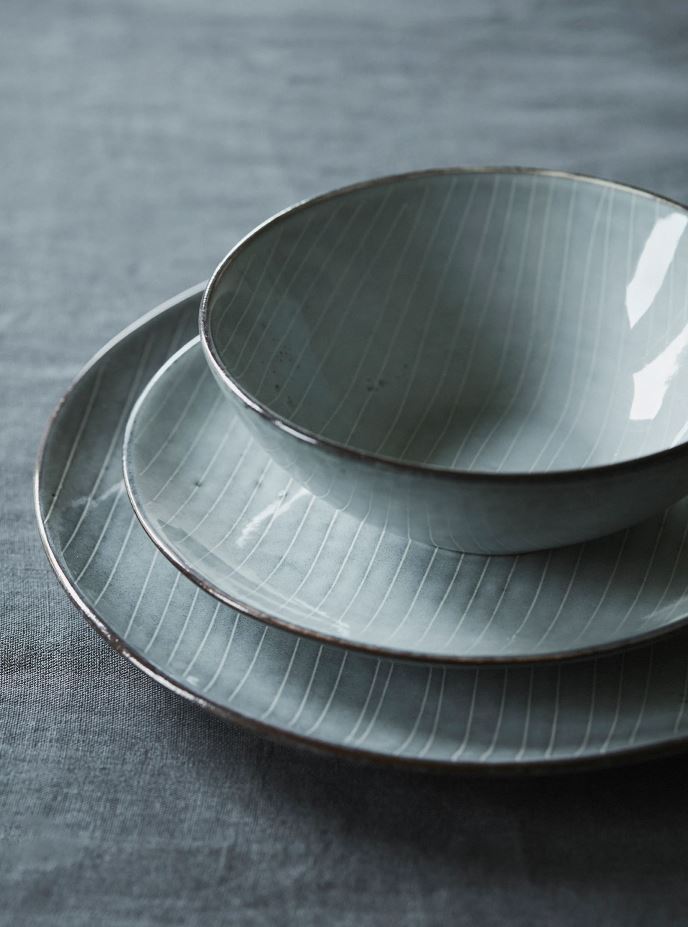 The Valen Dinner Set