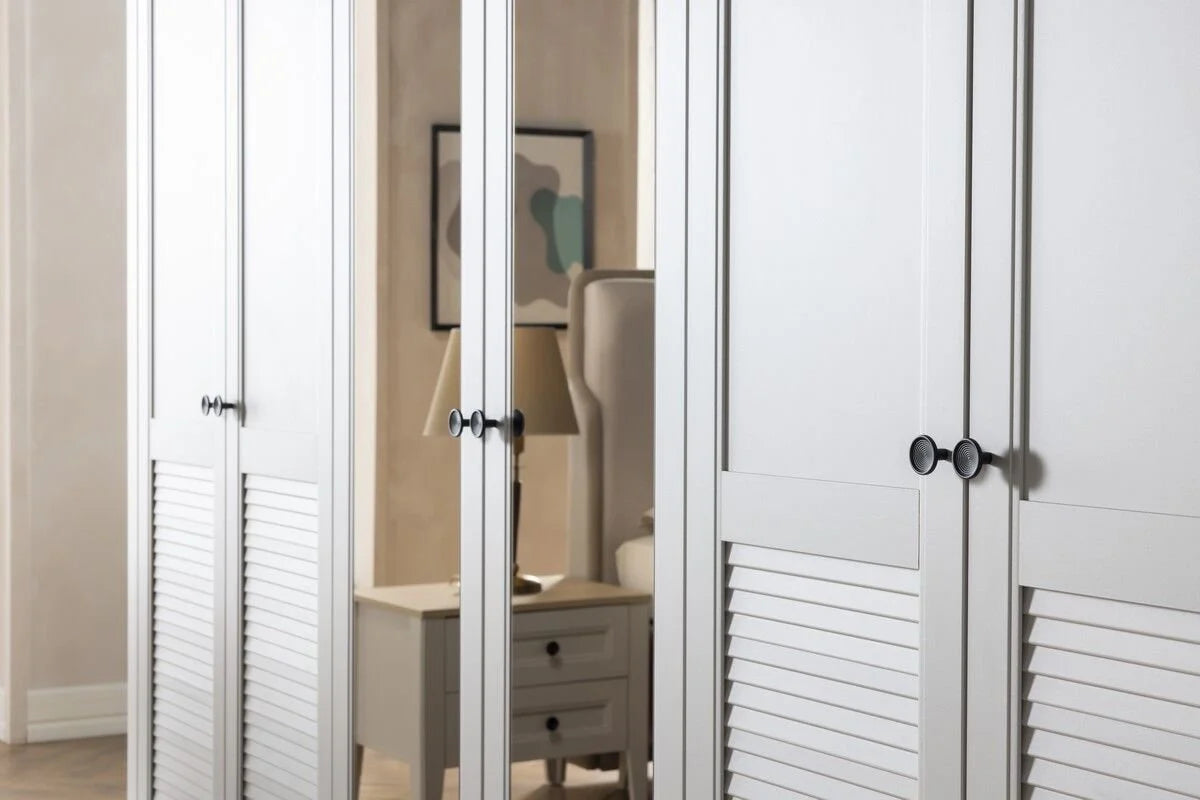 The Aurielle Mirrror Guard