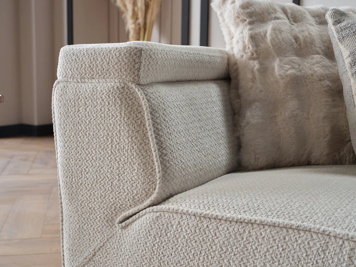 🕊 The Aloura Pearl Suite