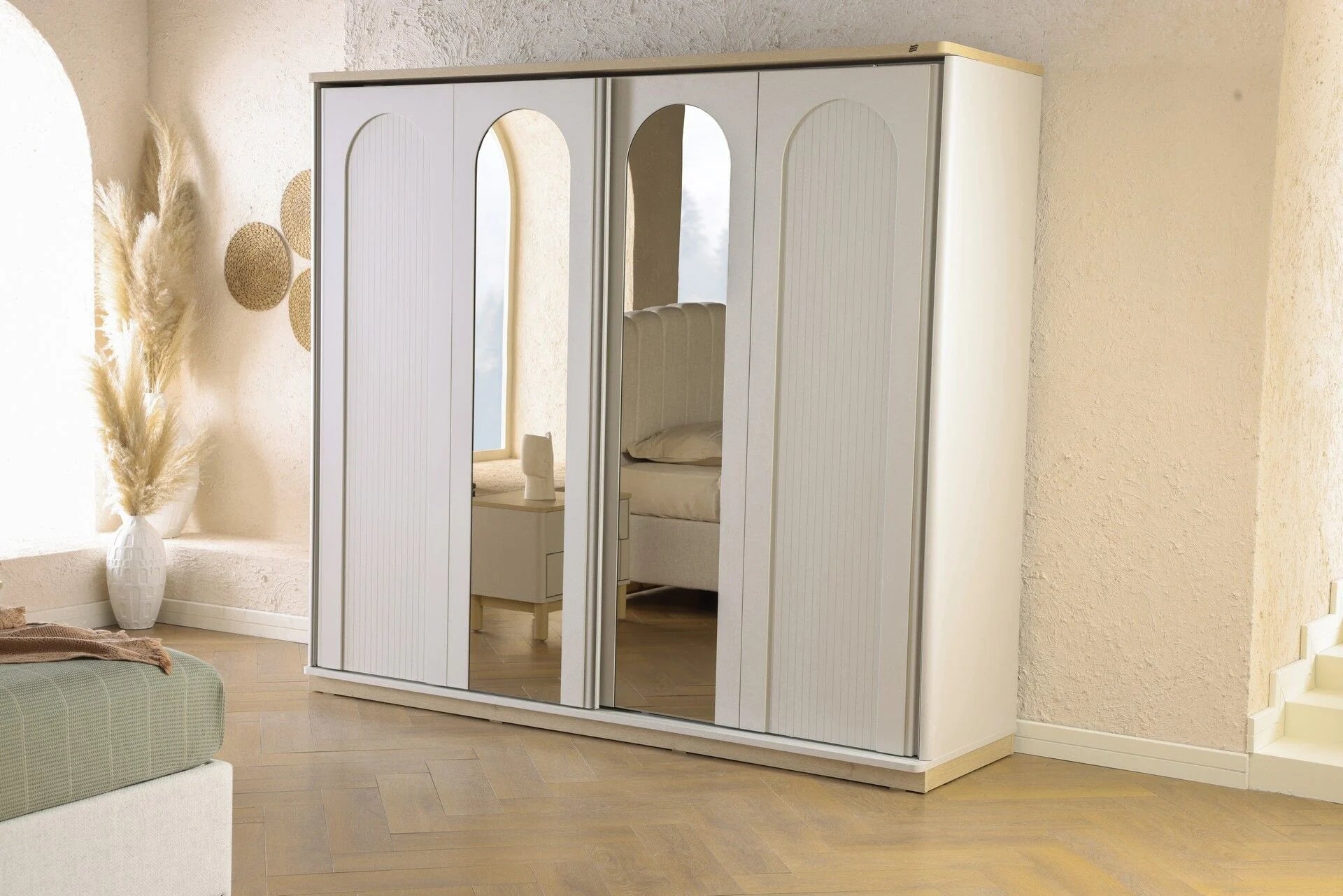 The Elowen Mirror Guard